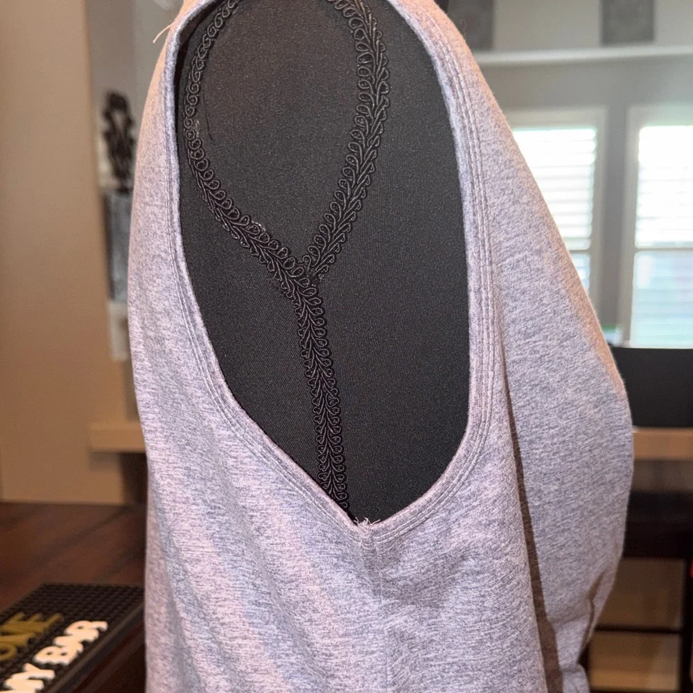 Women's Sleeveless Twist Top - Picture 2 of 11